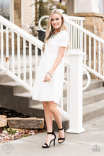 Load image into Gallery viewer, 04.2020 Glimpses of Malibu Complete Trend Blend